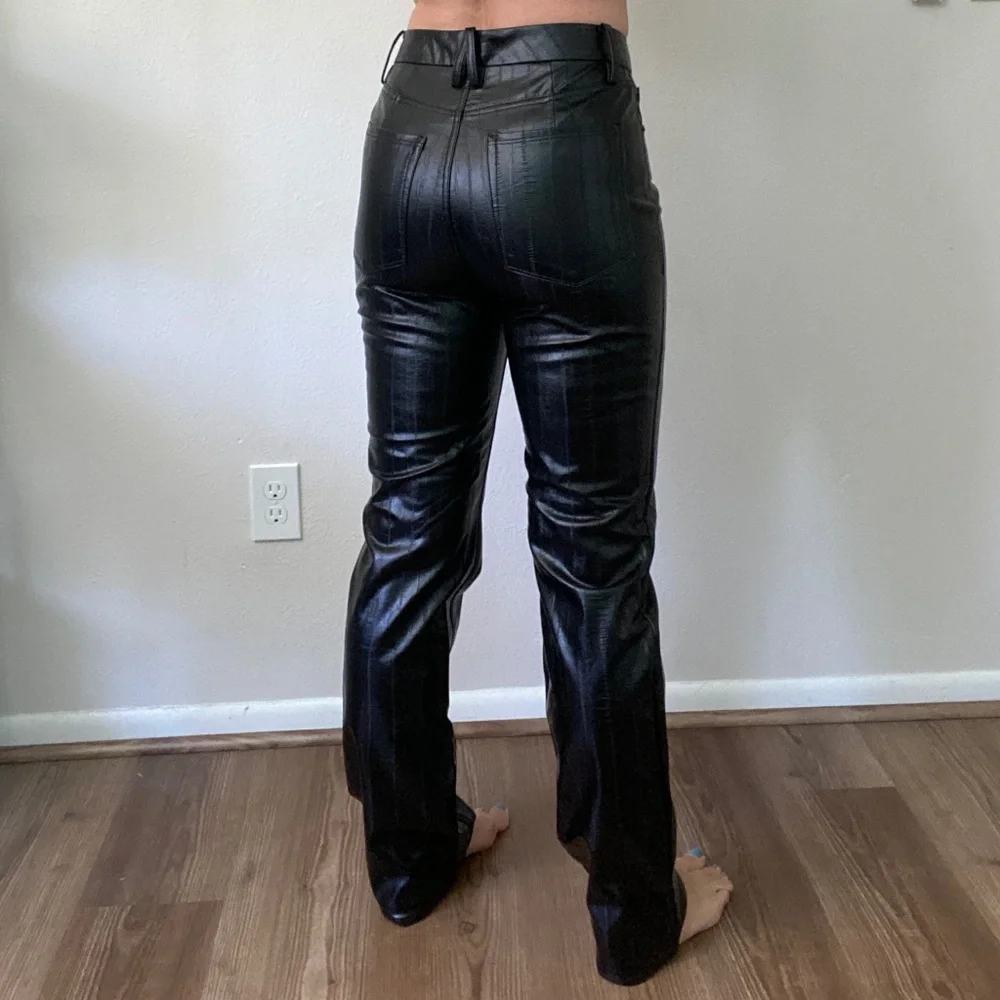 NWOT Better Than Leather Good Icon Good American Faux Vegan Pants - 6/28 - Picture 7 of 8